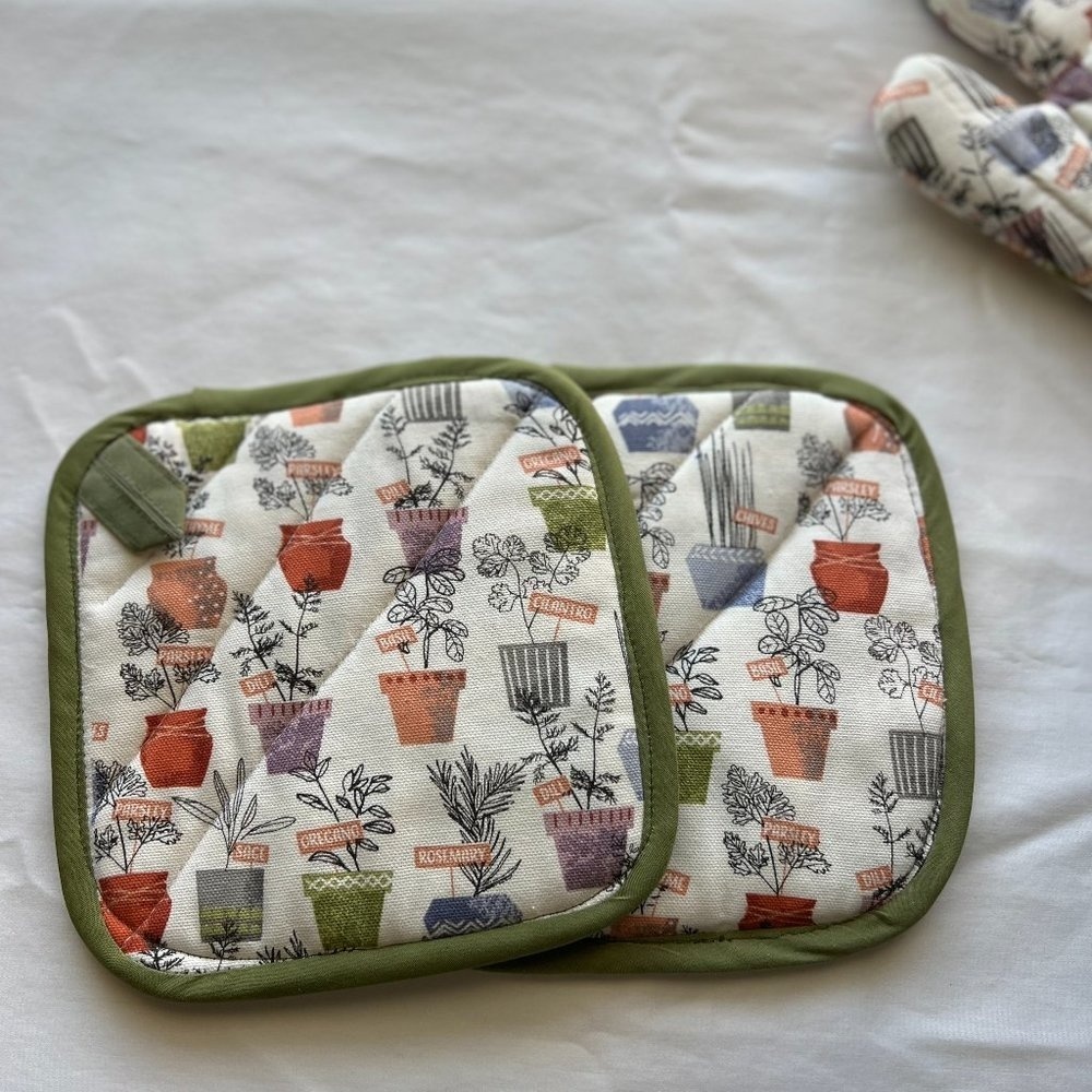 Oven Mitt and Pot holders bundle - Picture 5 of 13